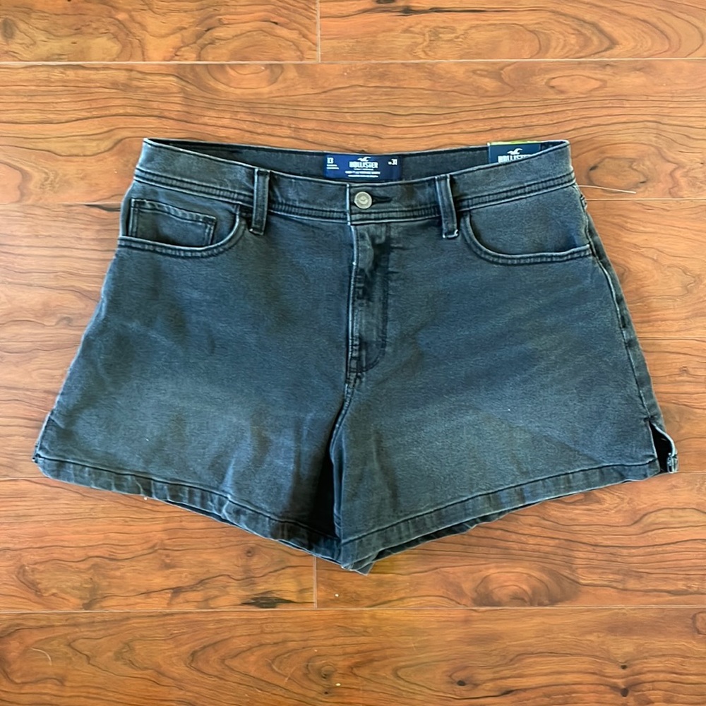 COPY - NWT Hollister Black High Rise Vintage Short 4” Jean Shorts